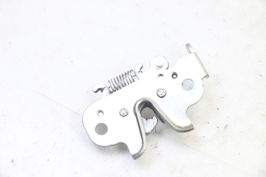 photo de CERRADURA DEL ASIENTO PEUGEOT KISBEE 4T 50 (2018 - 2022) - Zoom estado de uso