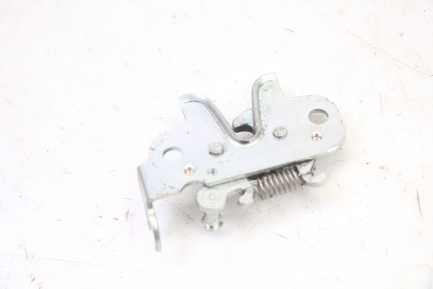 photo de CERRADURA DEL ASIENTO PEUGEOT KISBEE 4T 50 (2018 - 2022) - Otra perspectiva