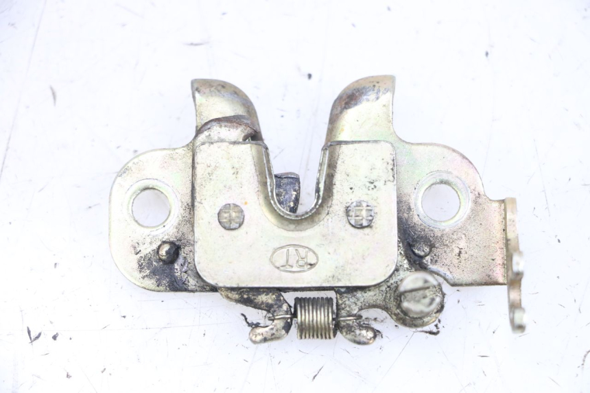 photo de CERRADURA DE ASIENTO PEUGEOT KISBEE 4T 50 (2010 - 2017) - Zoom estado de uso