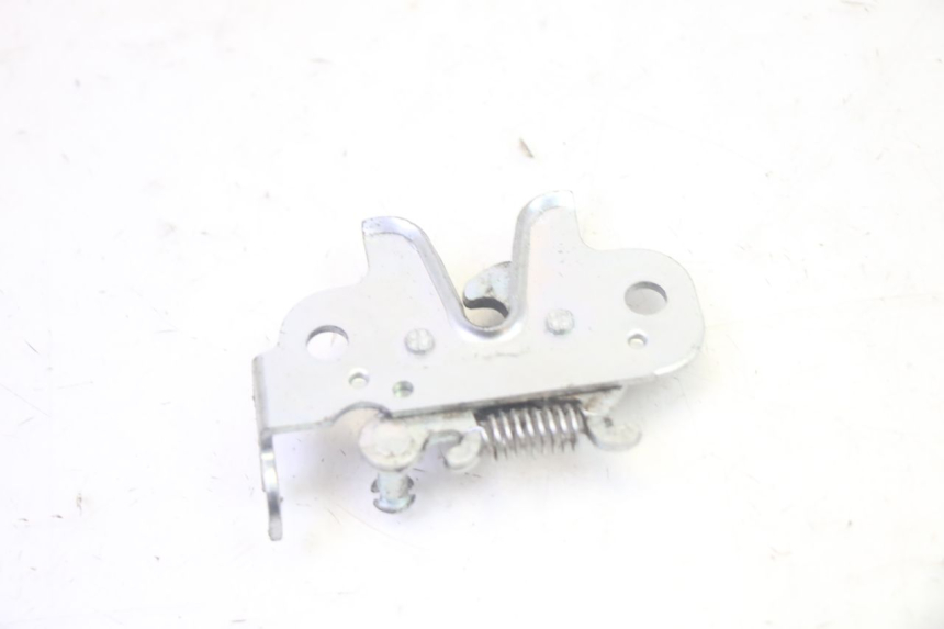 photo de CERRADURA DEL ASIENTO PEUGEOT KISBEE 4T 50 (2018 - 2022) - Otra perspectiva