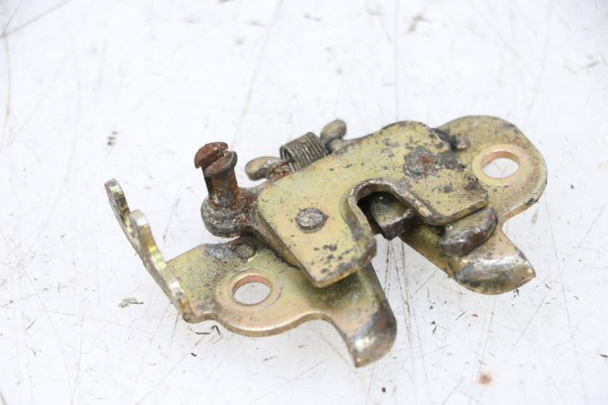 photo de CERRADURA DE ASIENTO PEUGEOT KISBEE 4T 50 (2010 - 2017) - Primer plano técnico