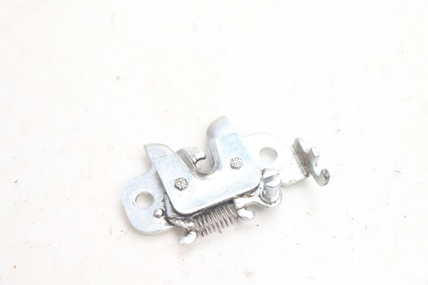 photo de CERRADURA DEL ASIENTO PEUGEOT KISBEE 4T 50 (2018 - 2022) - Detalle de la pieza