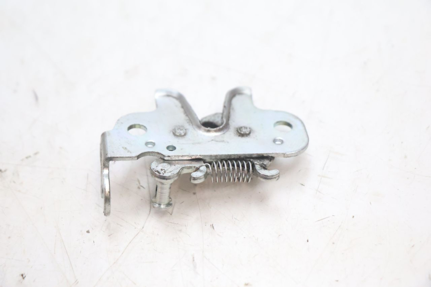 photo de CERRADURA DEL ASIENTO PEUGEOT KISBEE 4T 50 (2018 - 2022) - Primer plano técnico