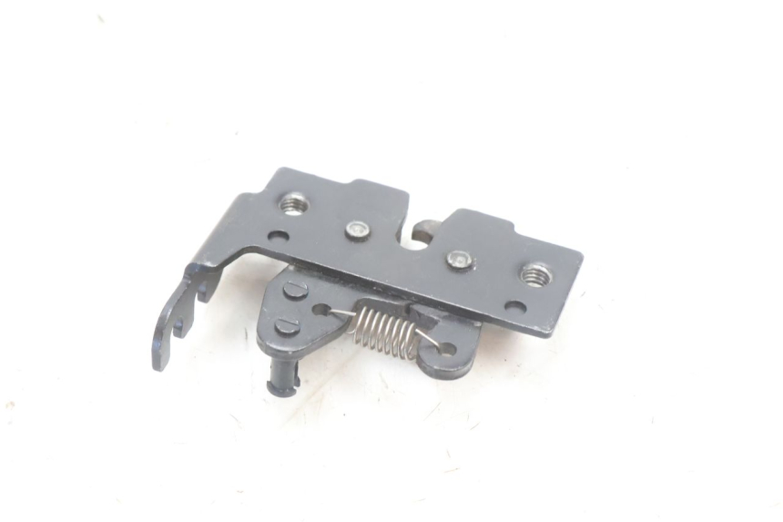 photo de CIERRE ASIENTO HOOK PIAGGIO LIBERTY IGET 4T 50 (2021 - 2025) - Otra perspectiva