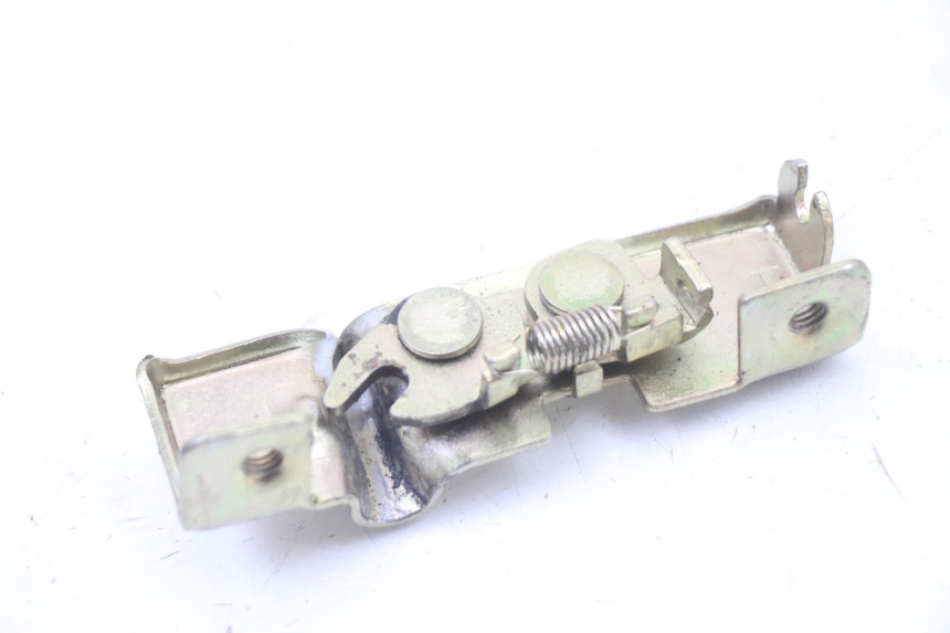 photo de CIERRE ASIENTO HOOK LONGJIA SHARPY 125 (2020 - 2024) - Detalle de la pieza