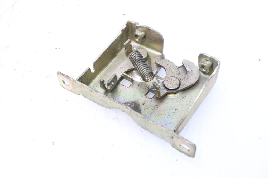 photo de CIERRE ASIENTO HOOK KEEWAY MATRIX RX9 125 (2006 - 2007) - Detalle de la pieza
