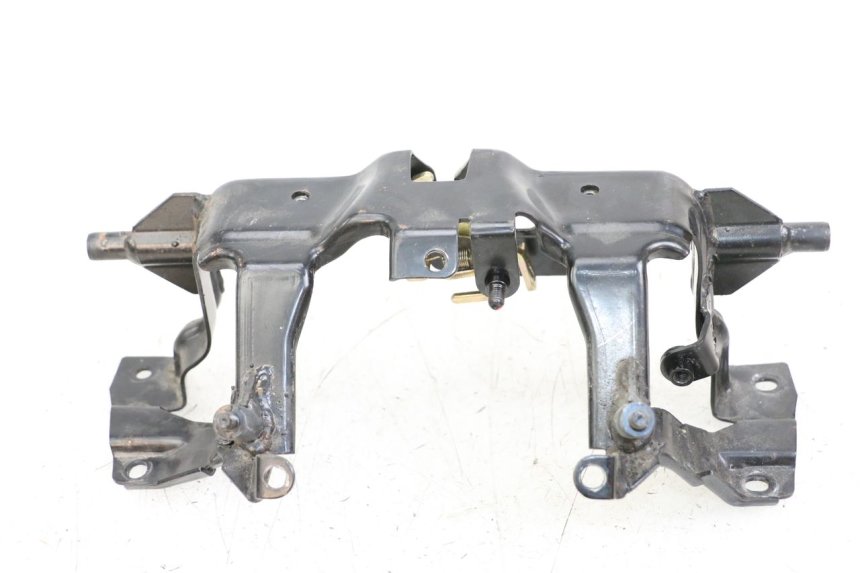 photo de CERRADURA DE ASIENTO SYM MIO 50 (2011 - 2017) - Detalle de la pieza