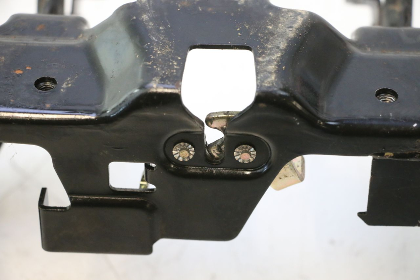 photo de CERRADURA DE ASIENTO SYM MIO 50 (2005 - 2010) - Detalle de la pieza
