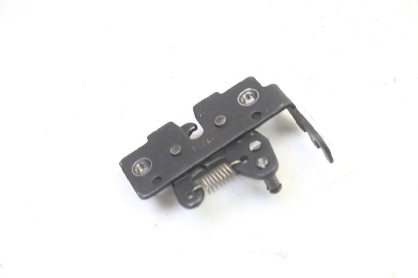 photo de CIERRE ASIENTO HOOK PIAGGIO MP3 HPE 310 (2024 - 2025) - Otra perspectiva