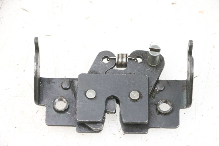 photo de CIERRE ASIENTO HOOK PIAGGIO MP3 HPE 300 (2019 - 2026) - Vista principal