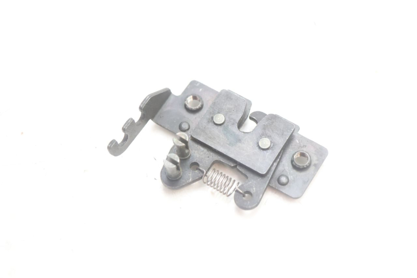 photo de CIERRE ASIENTO HOOK PIAGGIO MP3 HPE 530 (2022 - 2026) - Detalle de la pieza