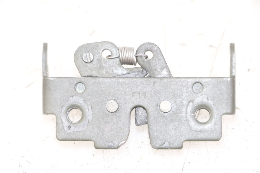 photo de CIERRE ASIENTO HOOK PIAGGIO MP3 LT 300 (2010 - 2016) - Otra perspectiva