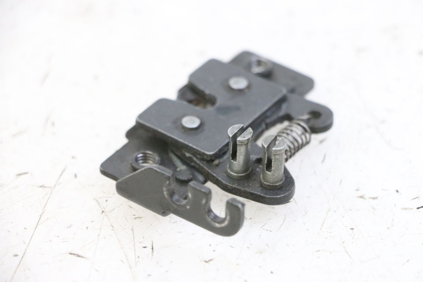 photo de CIERRE ASIENTO HOOK PIAGGIO MP3 500 (2014 - 2017) - Detalle de la pieza