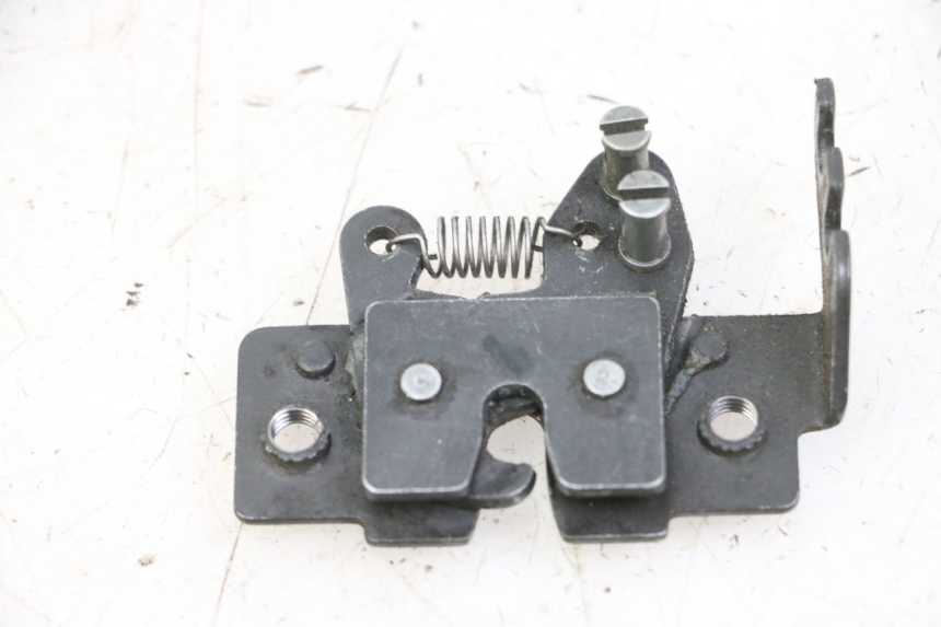 photo de CIERRE ASIENTO HOOK PIAGGIO MP3 500 (2014 - 2017) - Zoom estado de uso