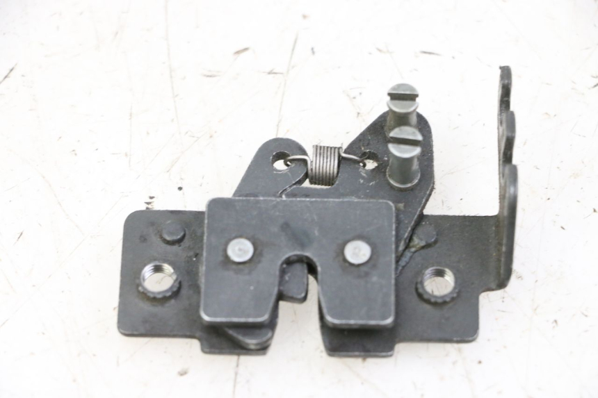 photo de CIERRE ASIENTO HOOK PIAGGIO MP3 500 (2014 - 2017) - Otra perspectiva