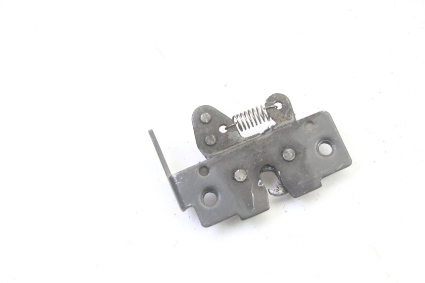 photo de CIERRE ASIENTO HOOK PIAGGIO MP3 RL 250 (2006 - 2010) - Zoom estado de uso