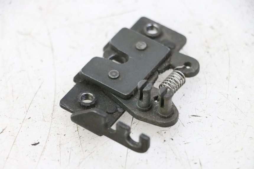 photo de CERRADURA DEL ASIENTO PIAGGIO MP3 500 (2011 - 2015) - Detalle de la pieza