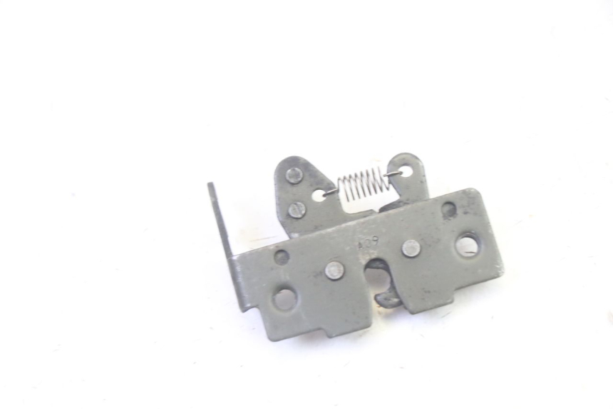 photo de CIERRE ASIENTO HOOK PIAGGIO MP3 RL 250 (2006 - 2010) - Zoom estado de uso