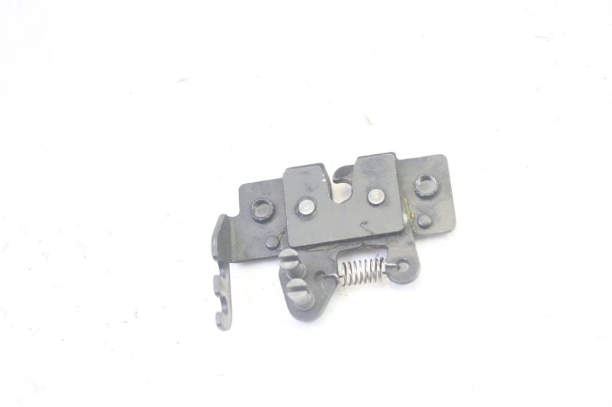 photo de CIERRE ASIENTO HOOK PIAGGIO MP3 500 (2016 - 2018) - Detalle de la pieza