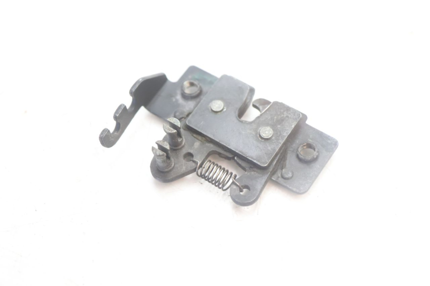photo de CIERRE ASIENTO HOOK PIAGGIO MP3 500 (2016 - 2018) - Detalle de la pieza