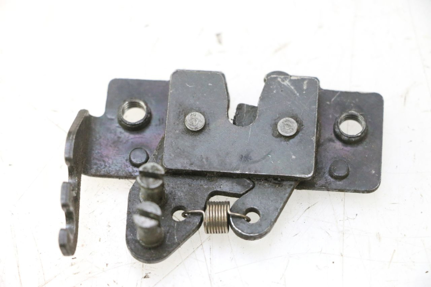 photo de CERRADURA DEL ASIENTO PIAGGIO MP3 500 (2011 - 2015) - Zoom estado de uso
