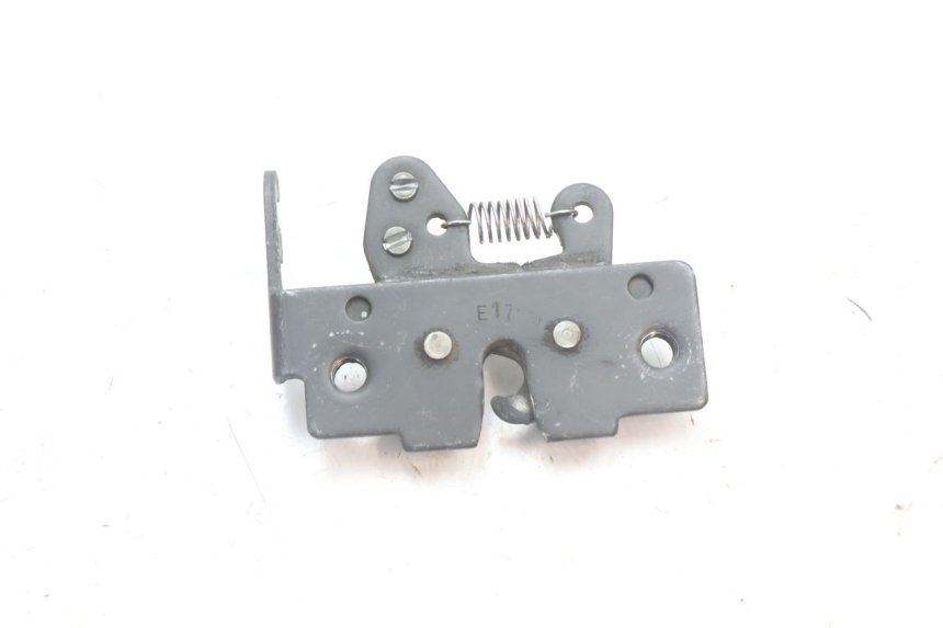 photo de CIERRE ASIENTO HOOK PIAGGIO MP3 500 (2016 - 2018) - Primer plano técnico