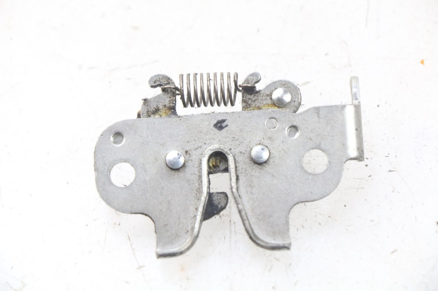 photo de CIERRE ASIENTO HOOK MBK MW TRYPTIK 125 (2017 - 2022) - Detalle de la pieza