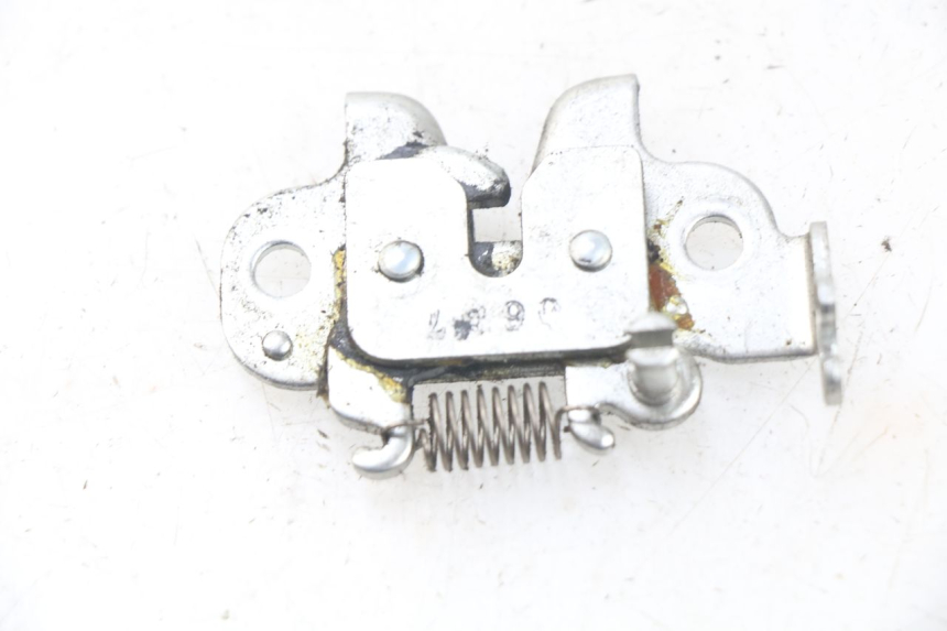 photo de CIERRE ASIENTO HOOK MBK MW TRYPTIK 125 (2017 - 2022) - Otra perspectiva