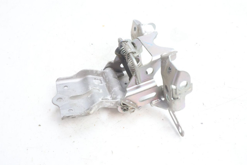 photo de CIERRE ASIENTO HOOK YAMAHA N-MAX NMAX 125 (2021 - 2024) - Otra perspectiva
