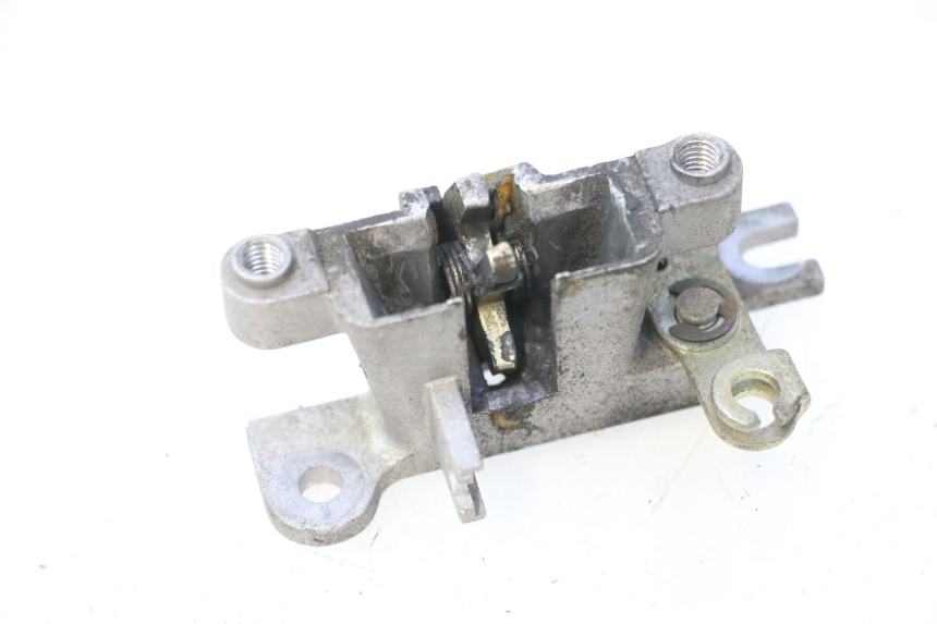 photo de CIERRE ASIENTO HOOK KYMCO LIKE 4T 50 (2019 - 2025) - Primer plano técnico