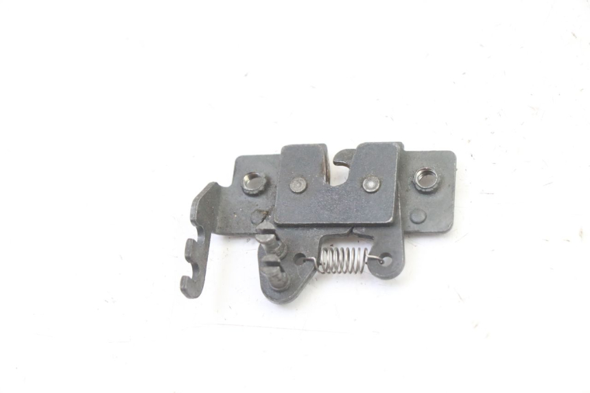 photo de CIERRE ASIENTO HOOK GILERA NEXUS 125 (2009 - 2013) - Detalle de la pieza