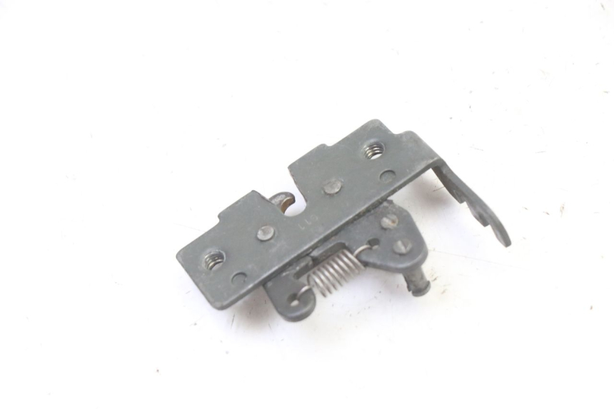 photo de CIERRE ASIENTO HOOK GILERA NEXUS 125 (2009 - 2013) - Otra perspectiva