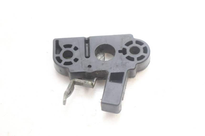 photo de CIERRE ASIENTO HOOK MBK NITRO 50 (2004 - 2008) - Otra perspectiva