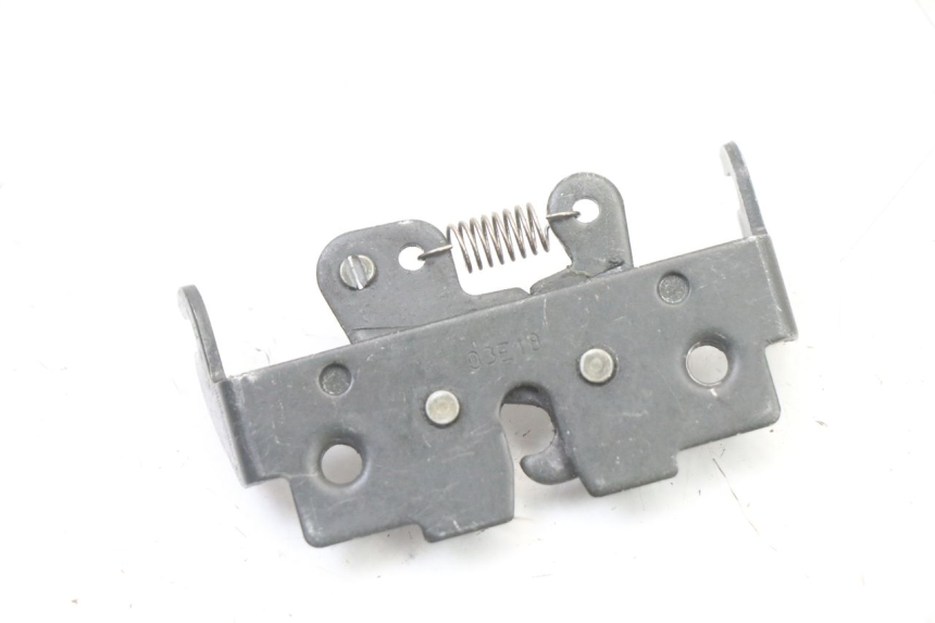 photo de CIERRE ASIENTO HOOK PIAGGIO NRG POWER PUREJET 50 (2018 - 2021) - Zoom estado de uso