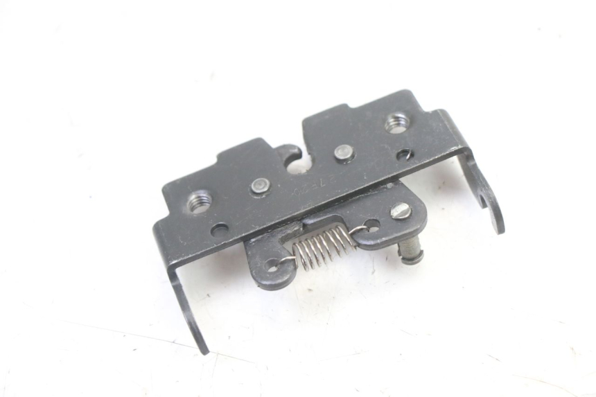 photo de CIERRE ASIENTO HOOK PIAGGIO NRG POWER PUREJET 50 (2018 - 2021) - Otra perspectiva