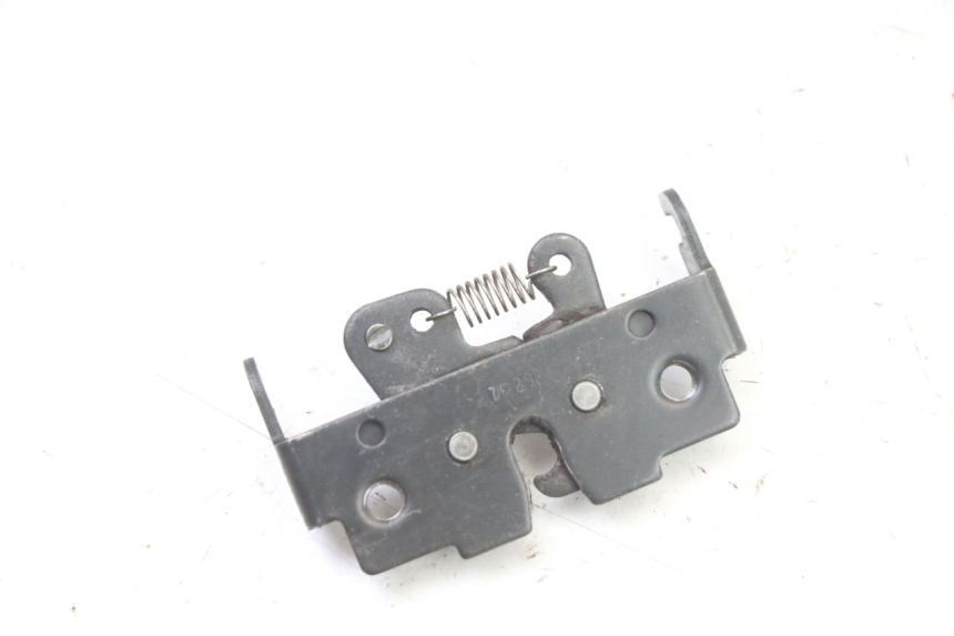 photo de CIERRE ASIENTO HOOK PIAGGIO NRG POWER PUREJET 50 (2018 - 2021) - Zoom estado de uso