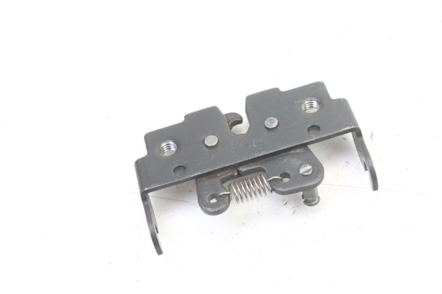 photo de CIERRE ASIENTO HOOK PIAGGIO NRG POWER PUREJET 50 (2018 - 2021) - Otra perspectiva