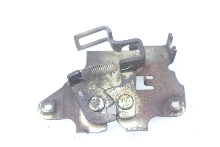 photo de CERRADURA DE ASIENTO SYM ORBIT 2 2T 50 (2008 - 2018) - Detalle de la pieza