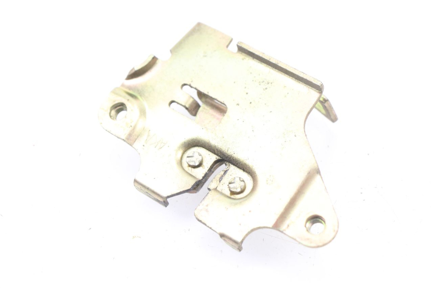 photo de CIERRE ASIENTO HOOK SYM ORBIT 2 TS 2T 50 (2011 - 2016) - Detalle de la pieza