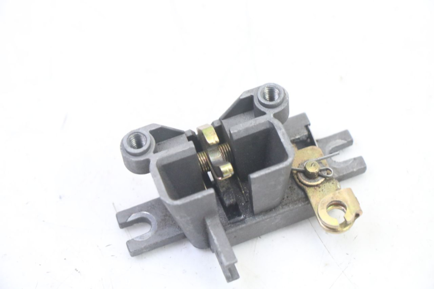 photo de CIERRE ASIENTO HOOK SYM ORBIT III 3 4T 50 (2021 - 2025) - Detalle de la pieza