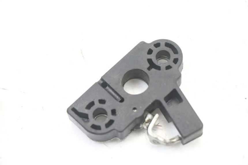 photo de CIERRE ASIENTO HOOK MBK OVETTO 4T 50 (2008 - 2016) - Zoom estado de uso