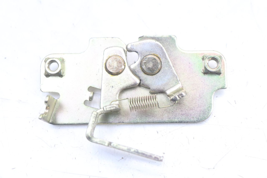 photo de CIERRE ASIENTO HOOK PEUGEOT BELVILLE 125 (2017 - 2021) - Vista principal