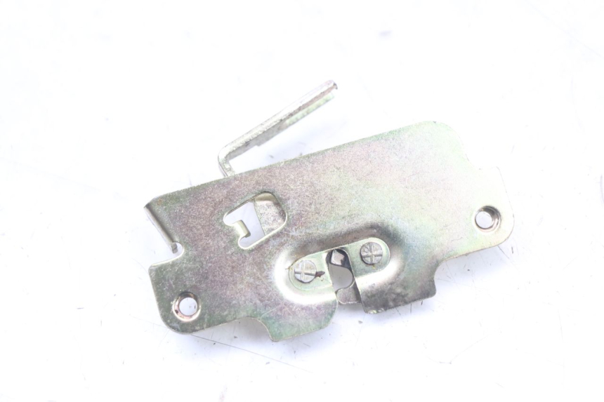 photo de CIERRE ASIENTO HOOK PEUGEOT BELVILLE 125 (2017 - 2021) - Otra perspectiva