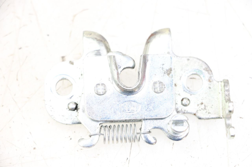 photo de CERRADURA DEL ASIENTO PEUGEOT KISBEE 4T 50 (2018 - 2022) - Detalle de la pieza