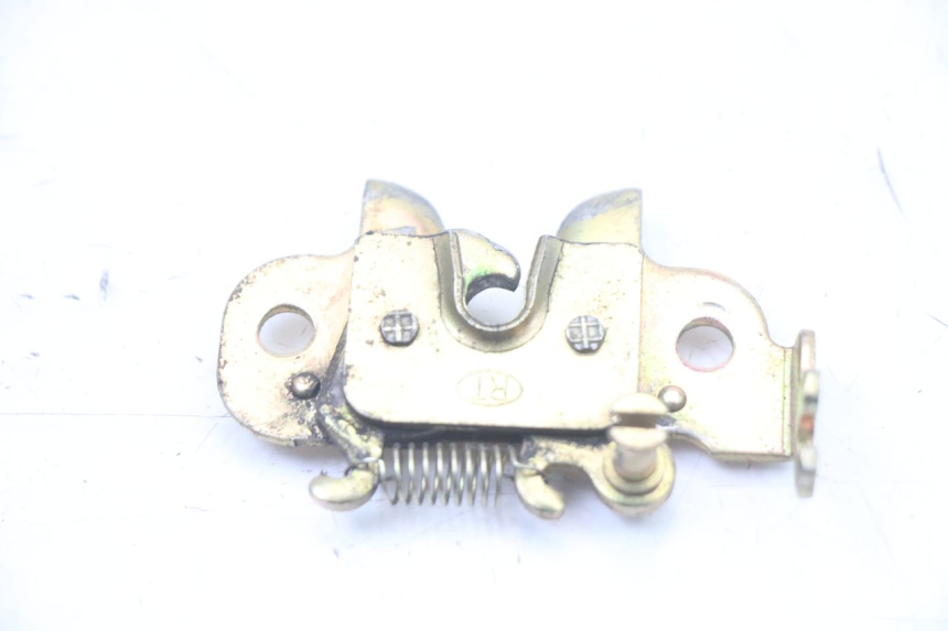 photo de CERRADURA DEL ASIENTO PEUGEOT KISBEE 4T 50 (2018 - 2022) - Detalle de la pieza