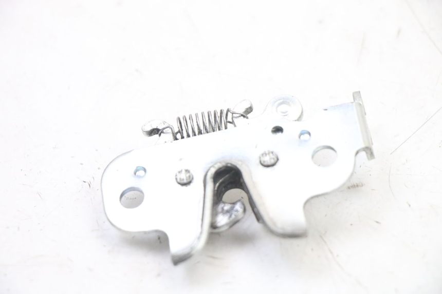 photo de CERRADURA DEL ASIENTO PEUGEOT KISBEE 4T 50 (2018 - 2022) - Zoom estado de uso