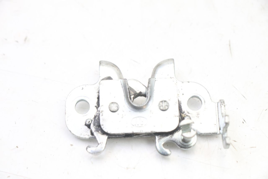 photo de CERRADURA DEL ASIENTO PEUGEOT KISBEE 4T 50 (2018 - 2022) - Detalle de la pieza