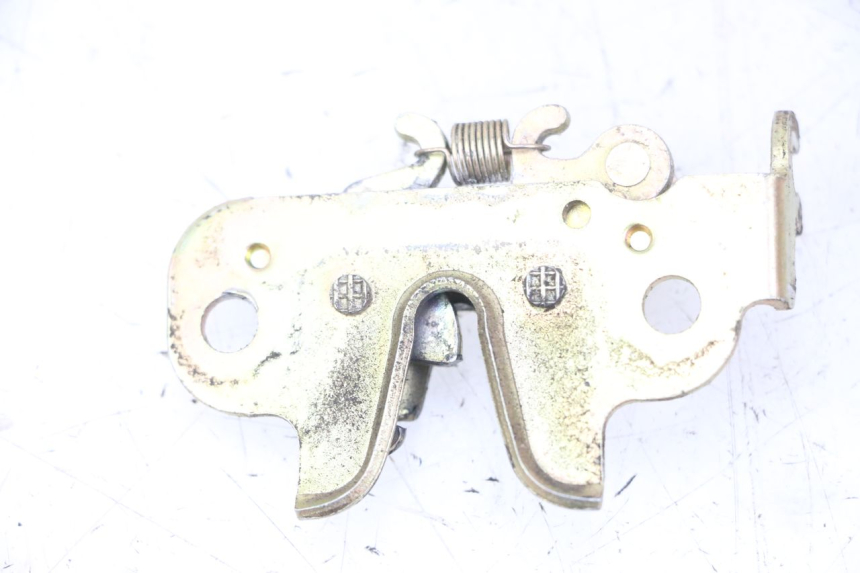 photo de CERRADURA DE ASIENTO PEUGEOT KISBEE 4T 50 (2010 - 2017) - Zoom estado de uso