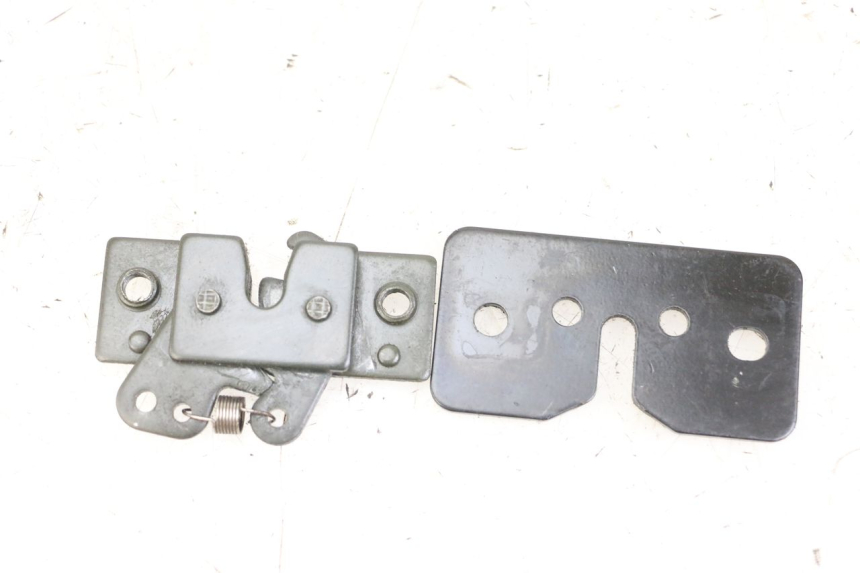 photo de CIERRE ASIENTO HOOK PEUGEOT SATELIS 125 (2013 - 2018) - Vista principal