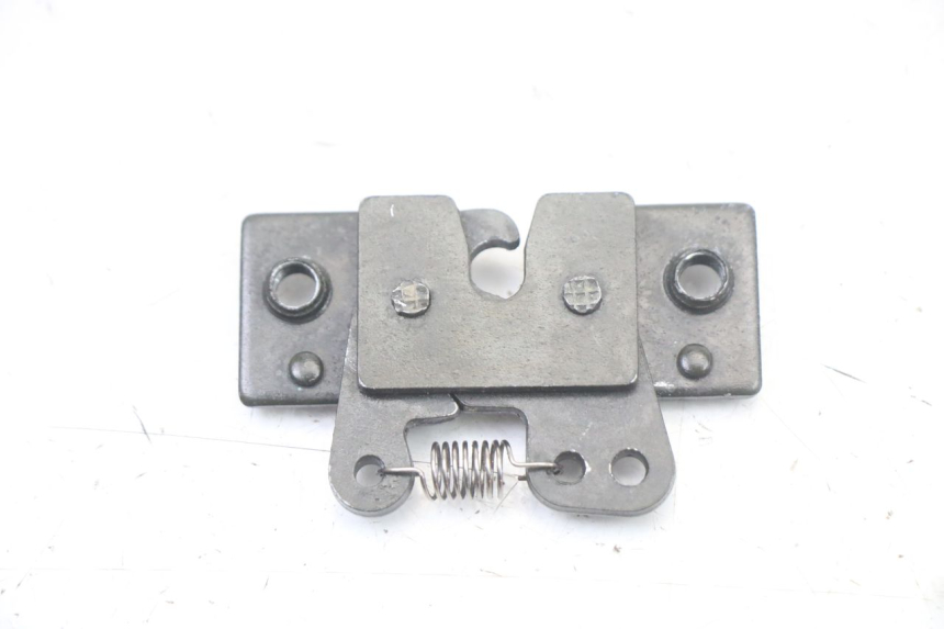 photo de CIERRE ASIENTO HOOK PEUGEOT SATELIS COMPRESSOR K15 125 (2006 - 2009) - Vista principal